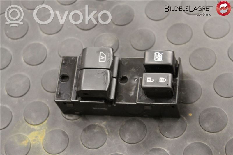 Nissan Note (E12) Electric window control switch 