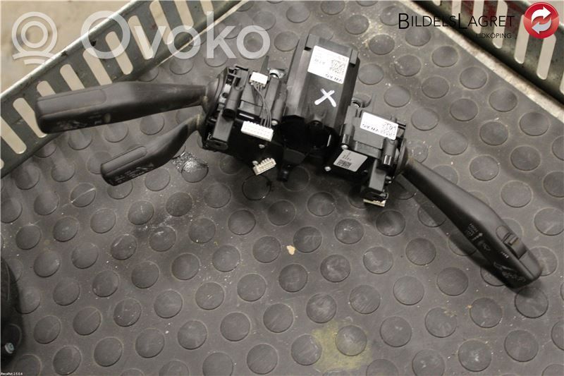Volkswagen PASSAT B7 Interruptor/palanca de limpiador de luz de giro 