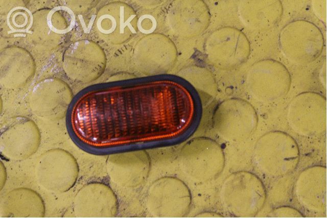 Opel Vivaro Indicatore di direzione del parafango anteriore 