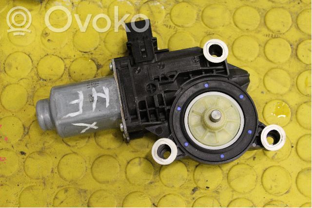 Skoda Fabia Mk2 (5J) Silnik regulatora szyby drzwi przednich 