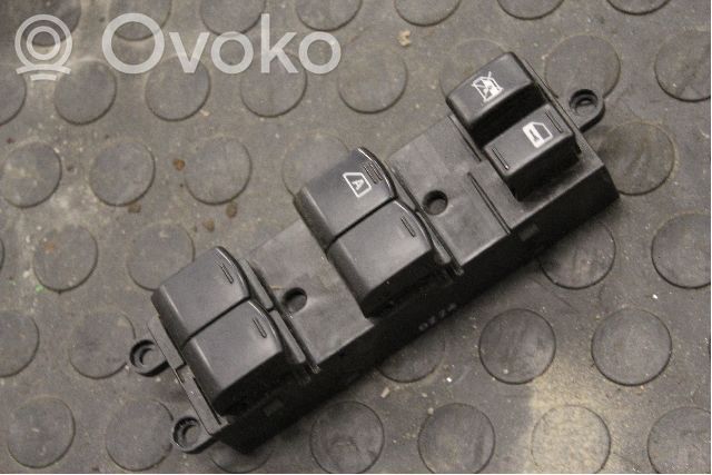 Electric window control switch   83071SC080