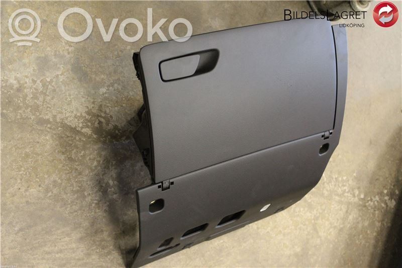 Audi A3 S3 8V Schowek deski rozdzielczej / Komplet 