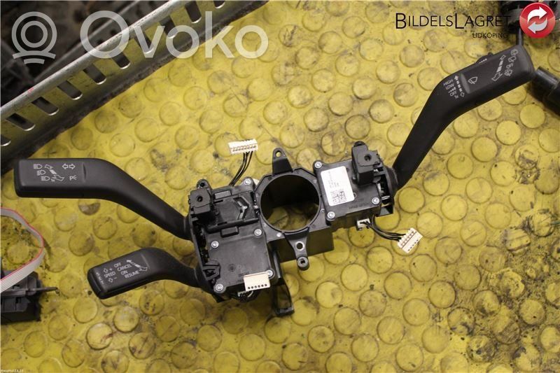 Volkswagen PASSAT B7 Interruptor/palanca de limpiador de luz de giro 