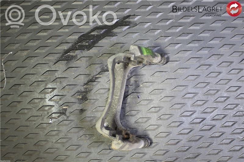 Volkswagen PASSAT B8 Mocowanie przedniego zacisku hamulca 