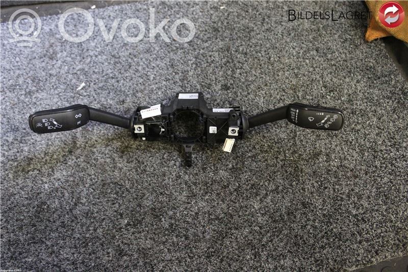 Volkswagen PASSAT B8 Manetka / Przełącznik kierunkowskazów wycieraczek 