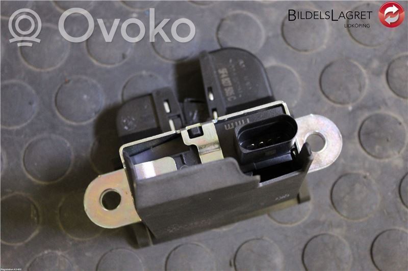 Peugeot 208 I Tailgate/trunk/boot lock/catch/latch 