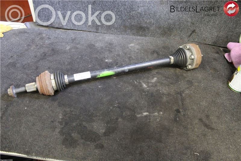 Volkswagen PASSAT B8 Półoś tylna 