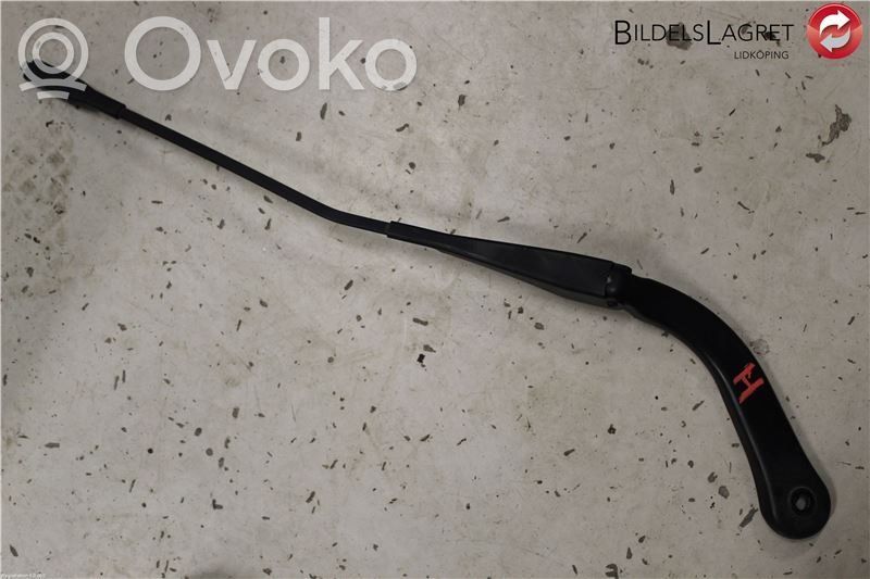 BMW 3 E90 E91 Front wiper blade arm 