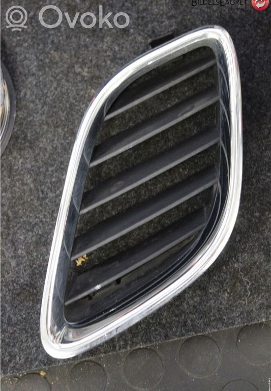 Saab 9-5 Etupuskurin alempi jäähdytinsäleikkö 
