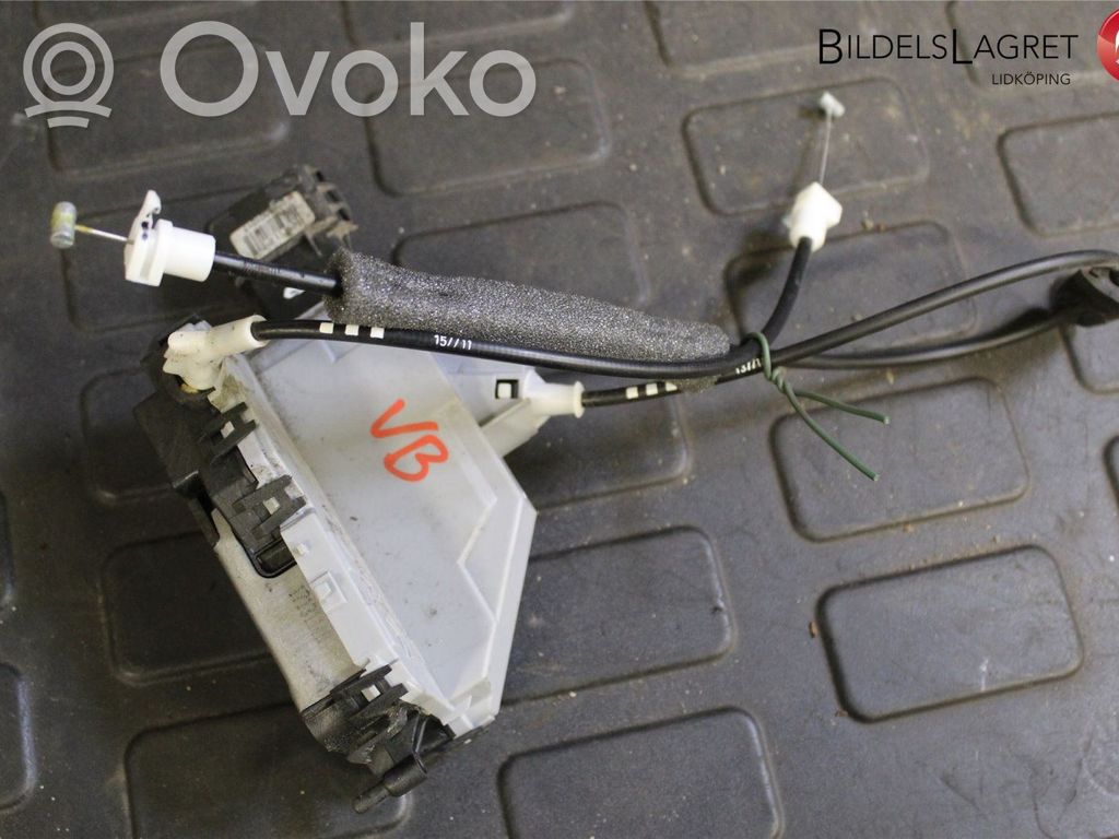 Peugeot 308 Zamek drzwi tylnych 