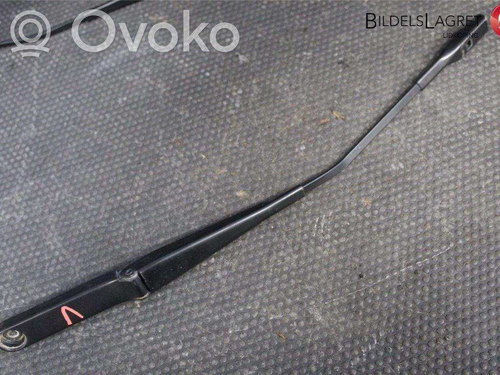 Audi A1 Front wiper blade arm 