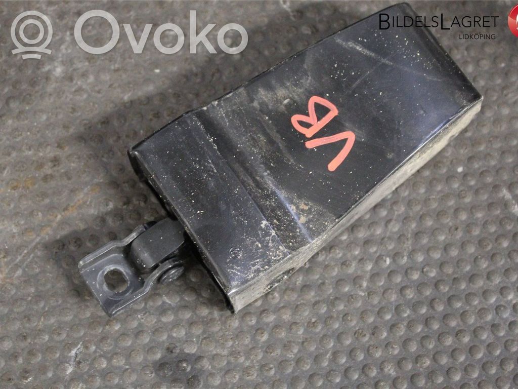 Skoda Superb B6 (3T) Takaoven pidätin 