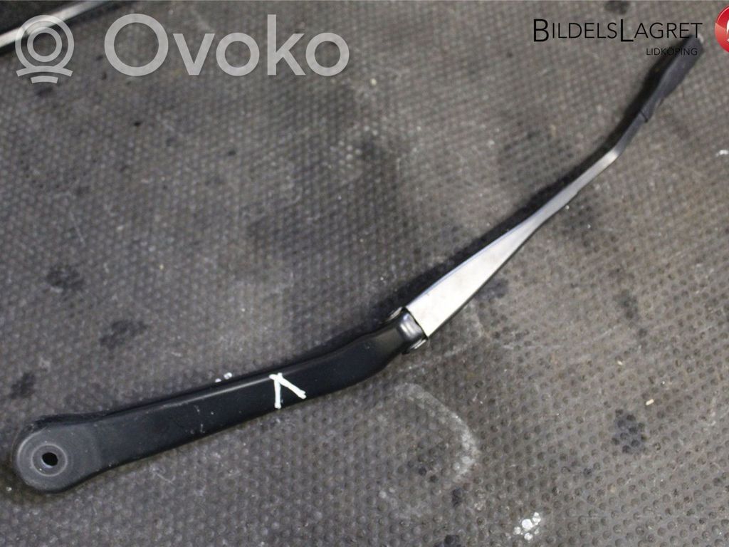 BMW 3 E90 E91 Front wiper blade arm 