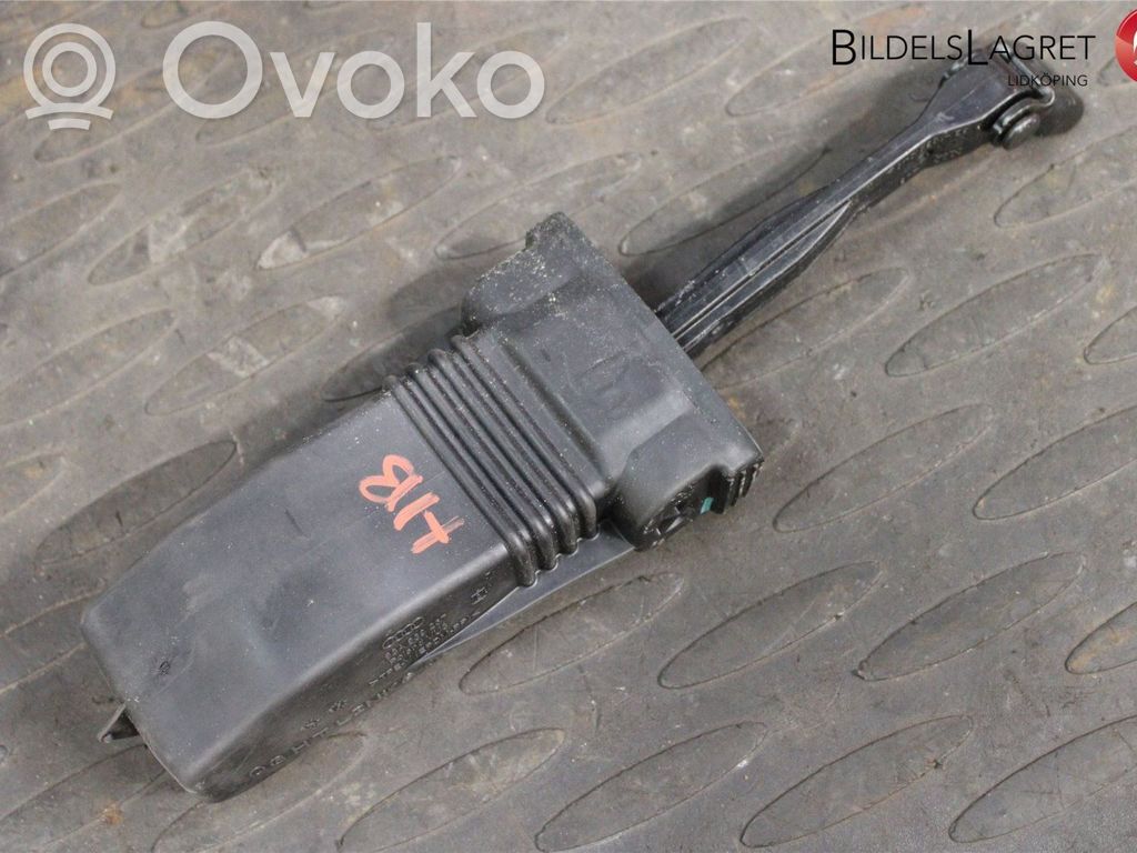 Audi Q3 F3 Takaoven pidätin 