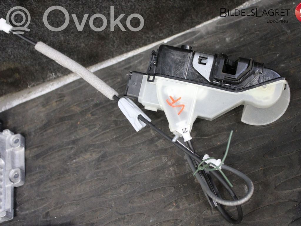 Opel Vivaro Priekšpusē slēdzene 