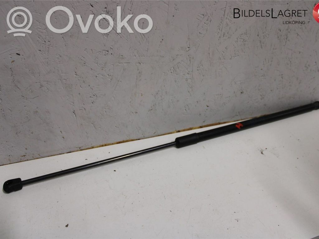 Audi Q3 F3 Siłownik maski przedniej 
