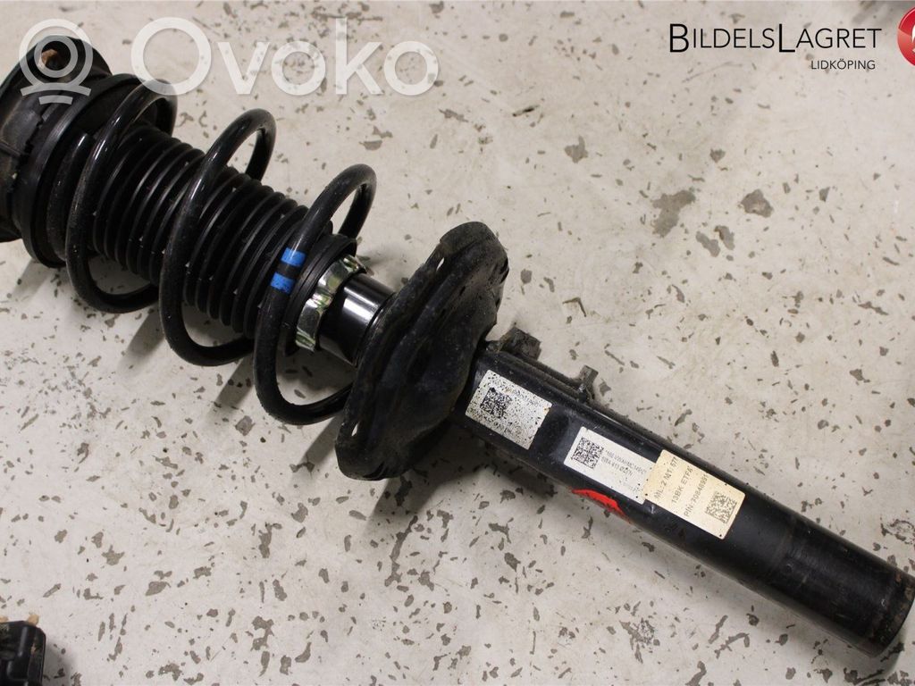 Volkswagen Golf VIII Amortyzator osi przedniej ze sprężyną 