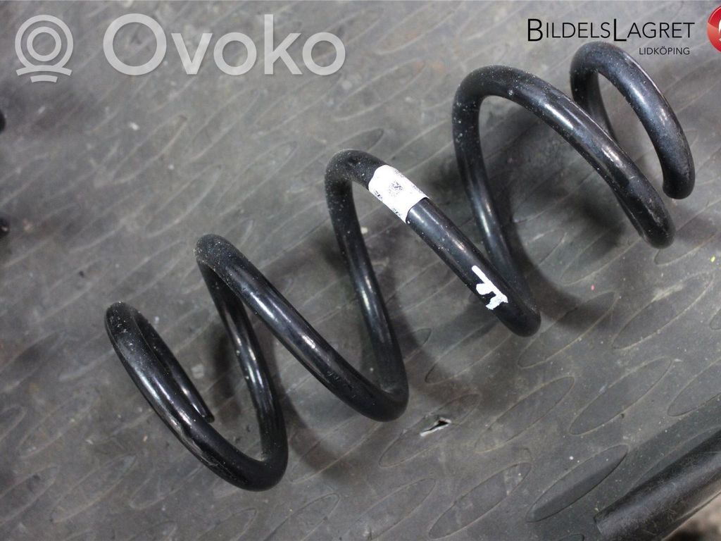 Audi A4 S4 B9 8W Etukierrejousi 