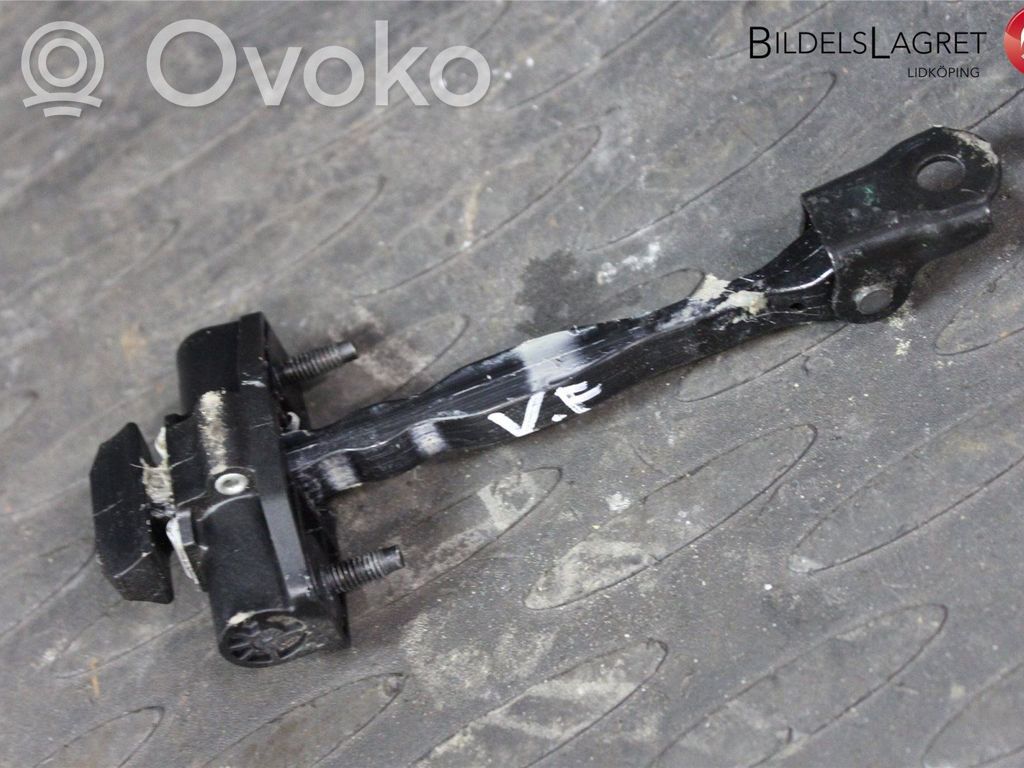 Opel Astra K Etuoven pidätin 