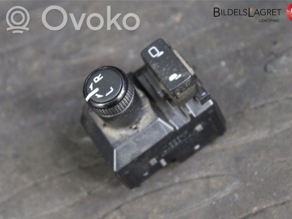 Isuzu D-Max Wing mirror switch 