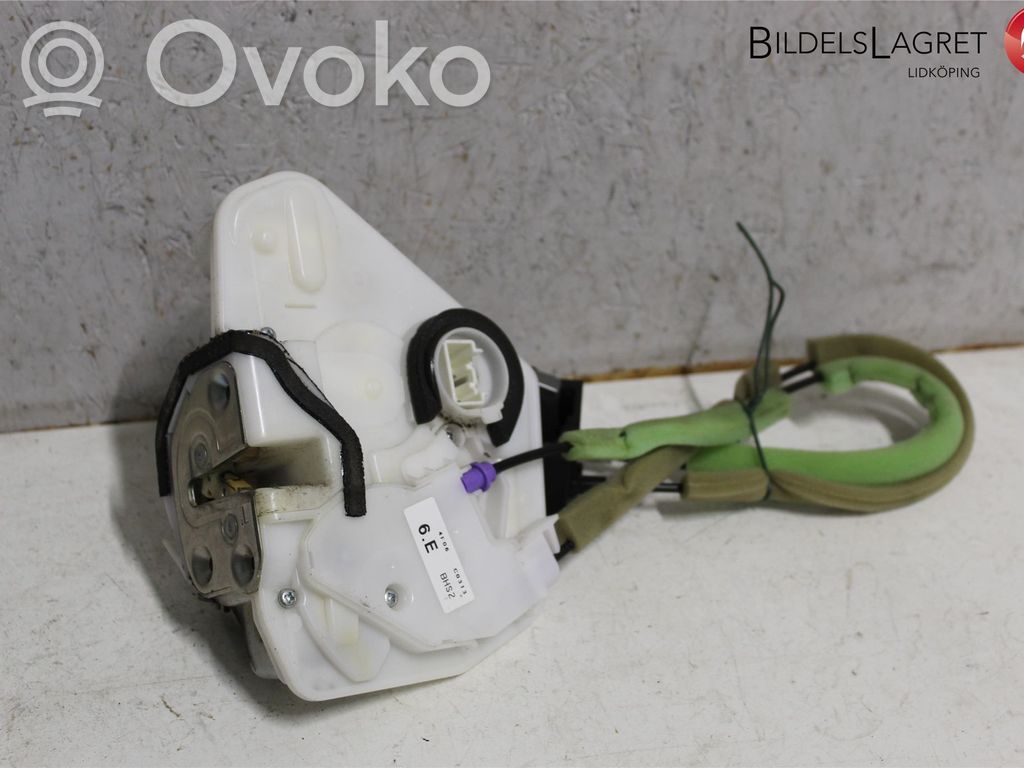Mazda 3 III Front door lock 