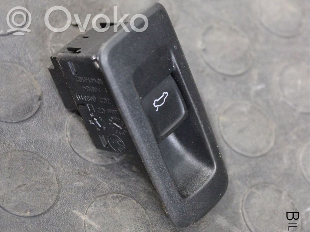 Skoda Karoq Botón interruptor de maletero abierto 