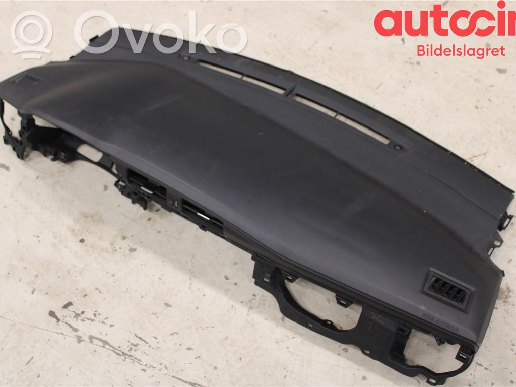 Toyota Auris E180 Panelis 