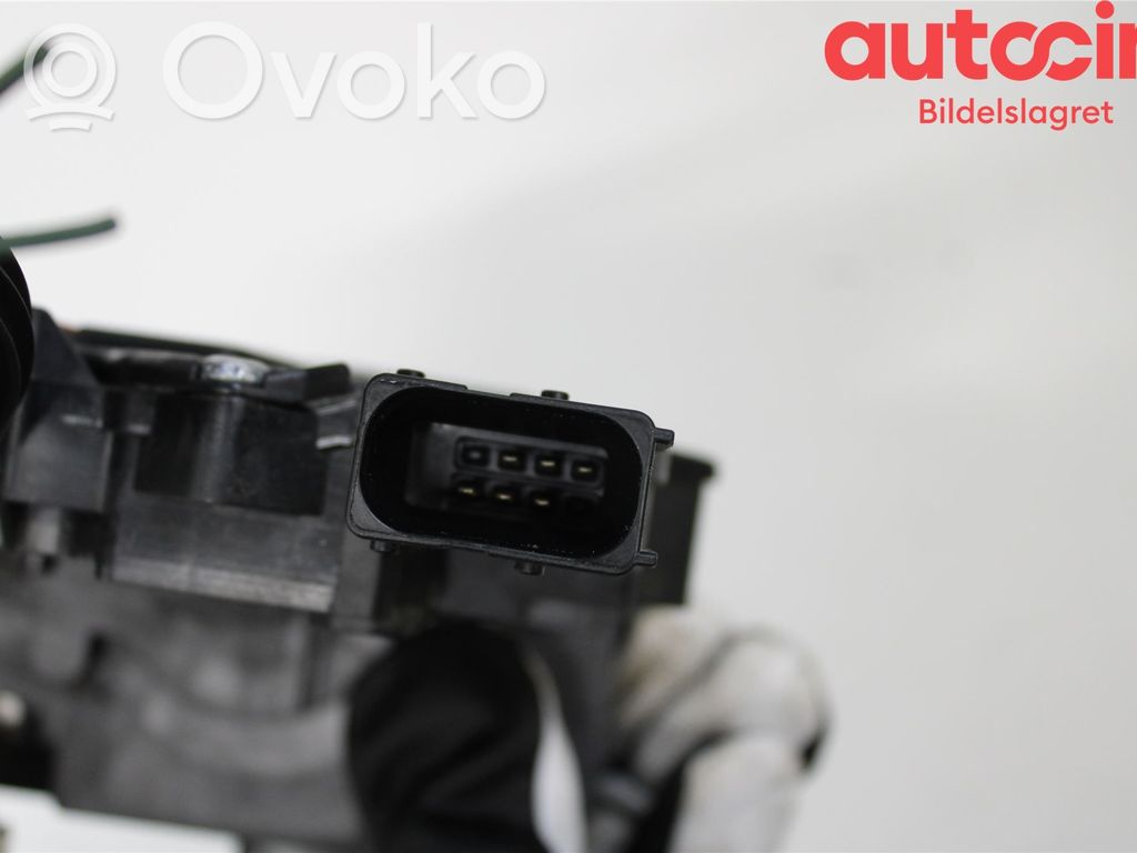 Opel Corsa E Takaoven lukko 