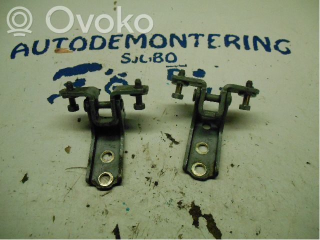 Mitsubishi Grandis Front door lower hinge 