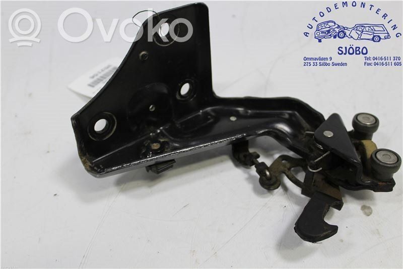 Peugeot Partner Front door upper hinge 