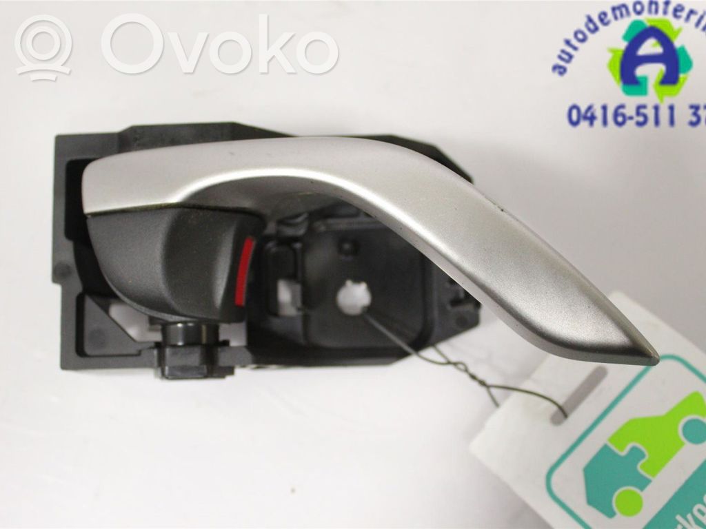 Manecilla interna puerta delantera   D10E58330A