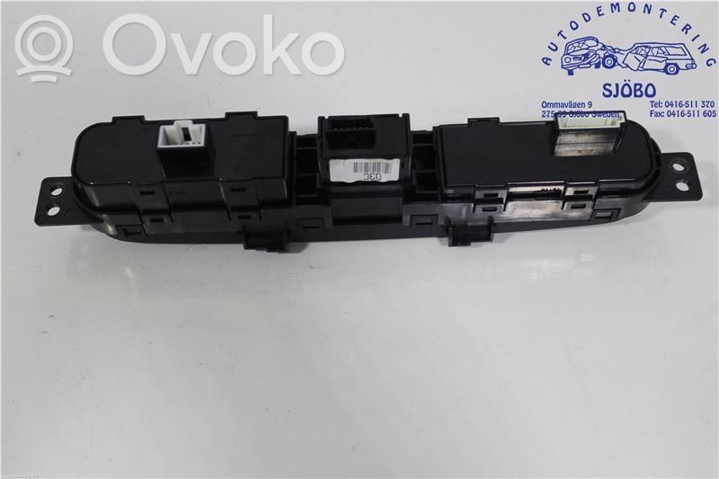 KIA Carens III Botón interruptor de luz de peligro 