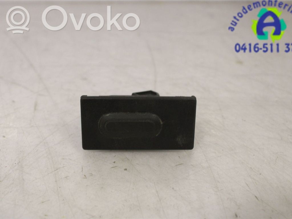 Mazda 3 III Tailgate/boot open switch button 