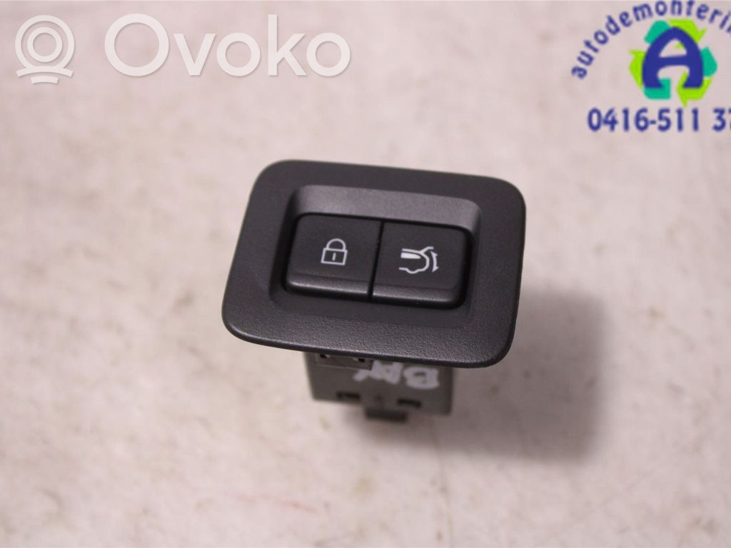Mazda CX-30 Tailgate/boot open switch button 