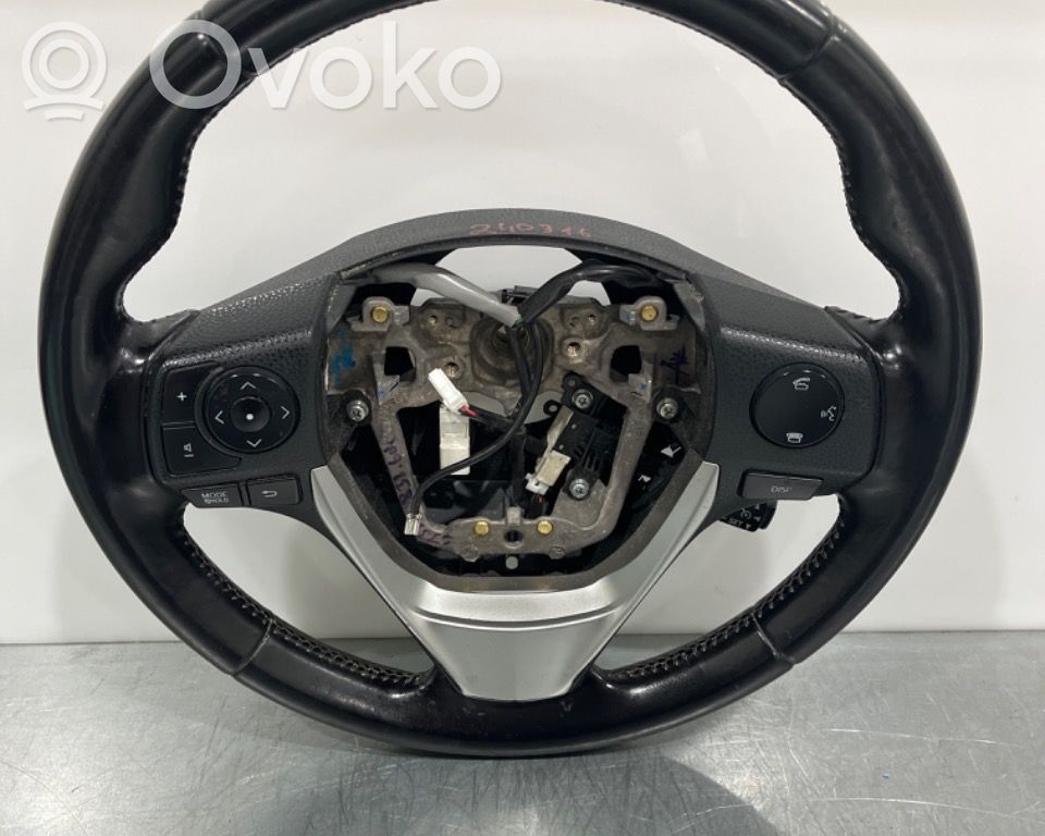 Toyota Auris E180 Ohjauspyörä 