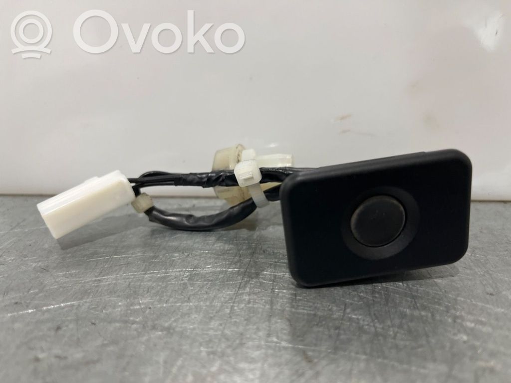 Mazda 3 III Tailgate opening switch 