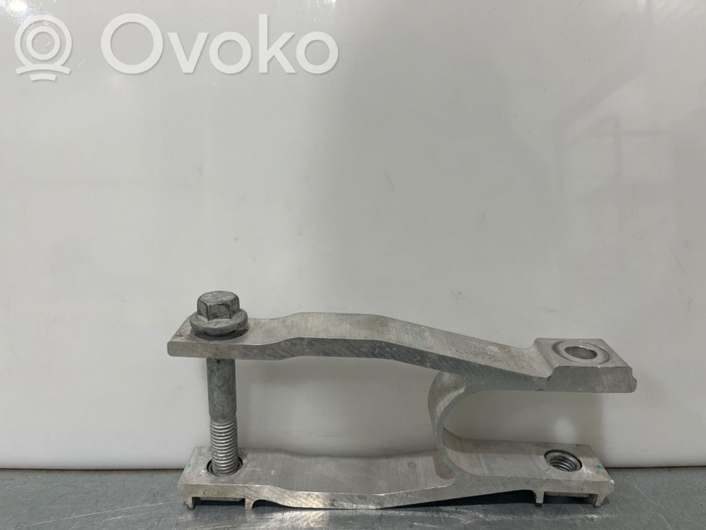 Volvo C40 Engine mount bracket 