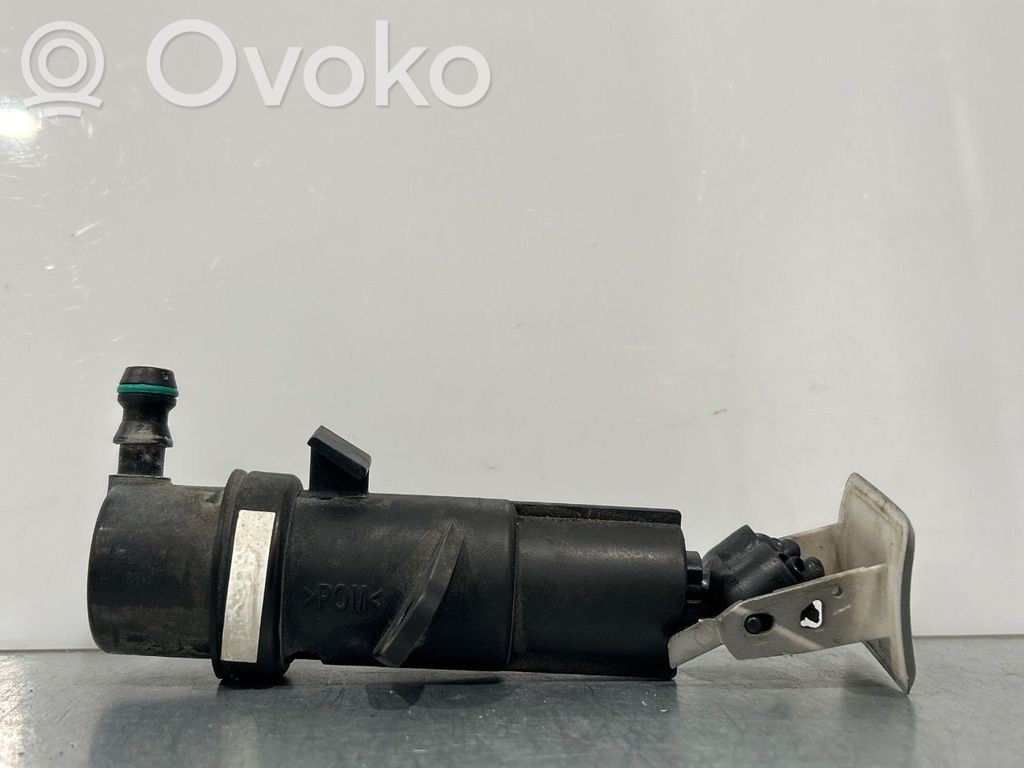 BMW X3 E83 Dysza spryskiwacza lampy przedniej 