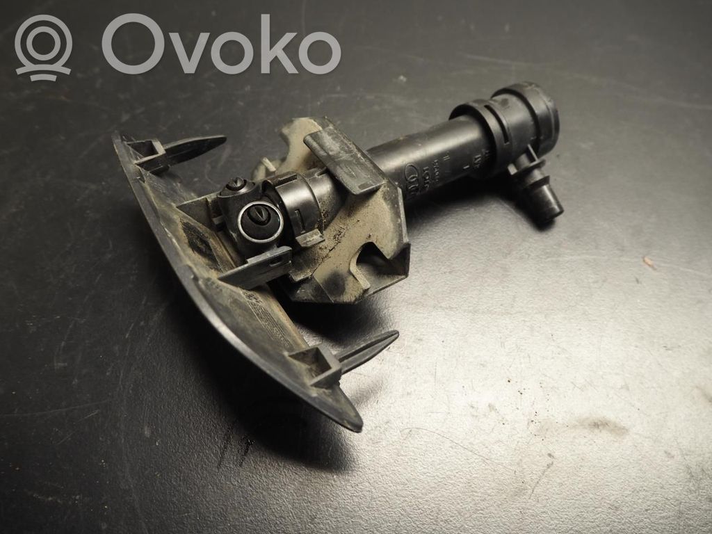 Audi Q3 8U Dysza spryskiwacza lampy przedniej 