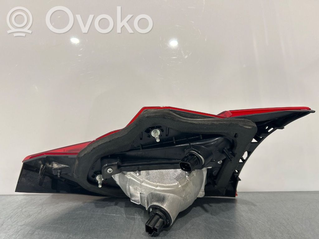 Mazda 6 Aizmugurējais lukturis virsbūvē 