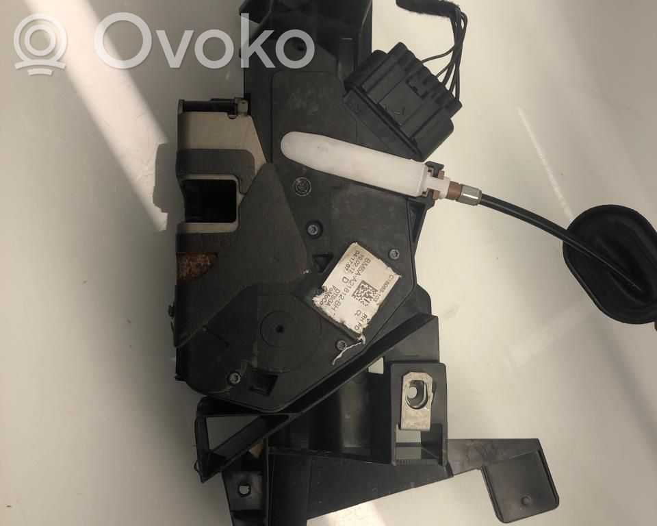 Ford Mondeo MK V Priekšpusē slēdzene 