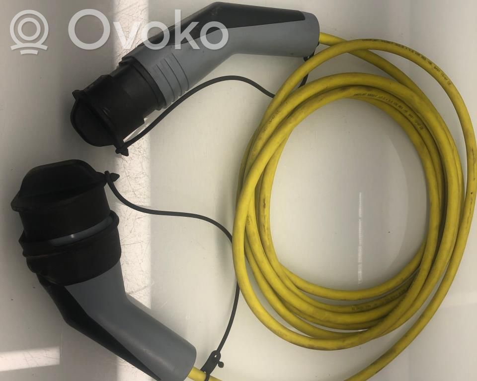 Volkswagen Golf VII Electric car charging cable 