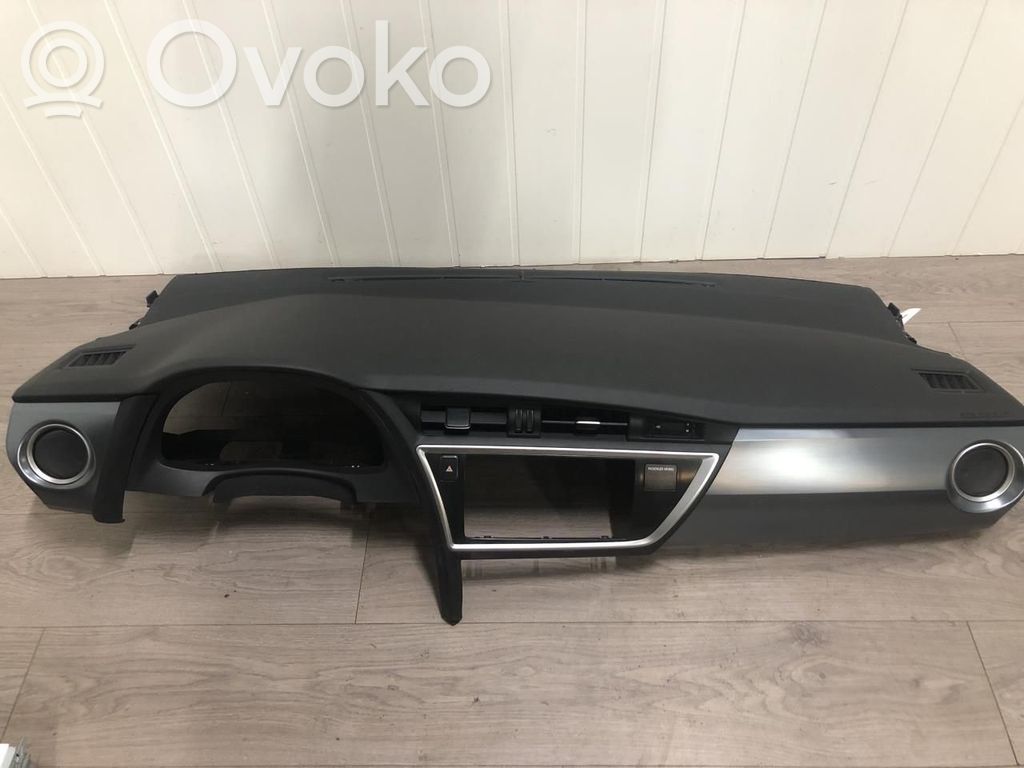 Toyota Auris E180 Panelis 