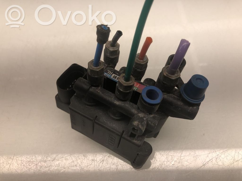 Porsche Taycan 9J1 Rozdzielacz / Blok zaworowy zawieszenia pneumatycznego osi tylnej 