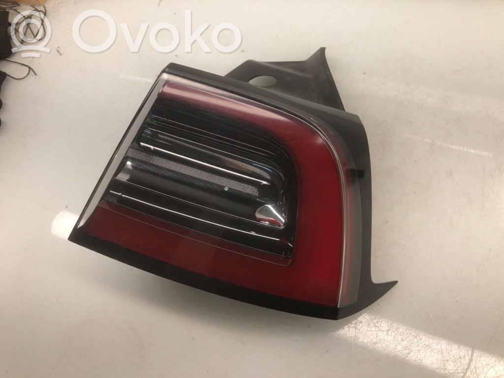 Tesla Model Y Takavalot 