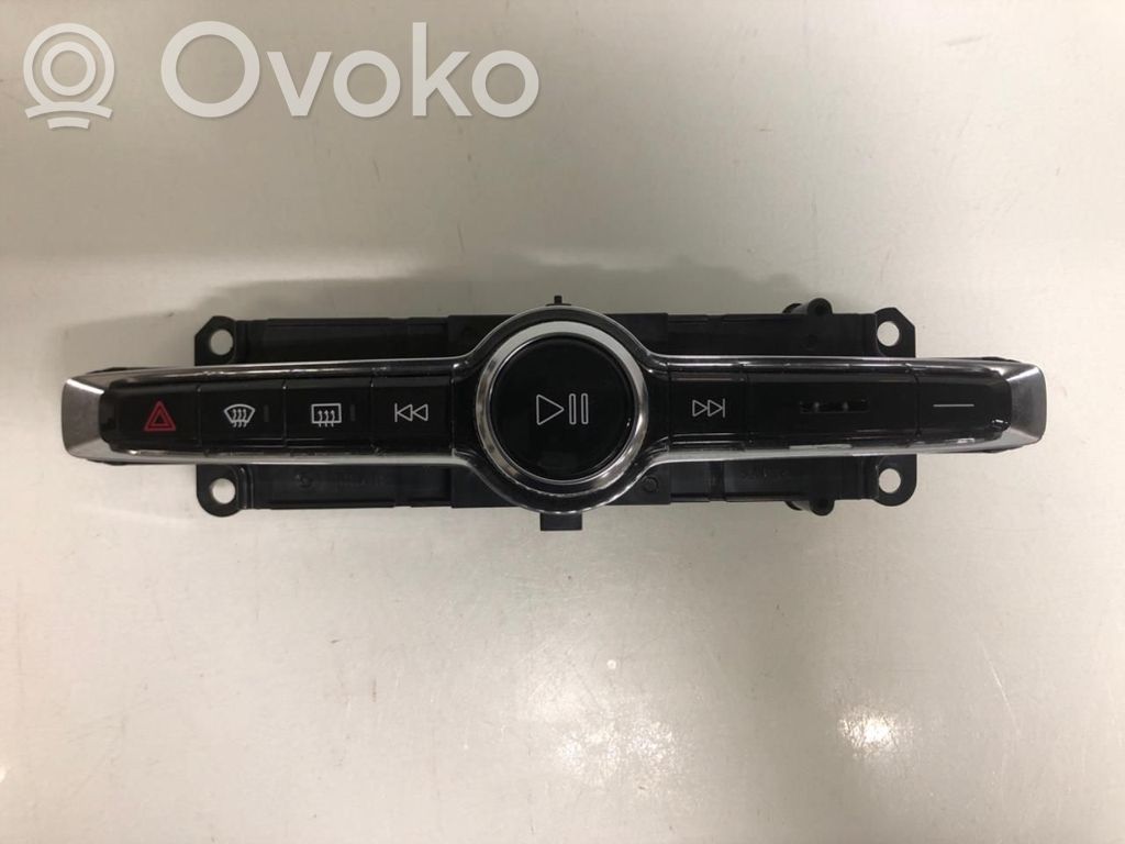 Volvo XC40 Head unit multimedia control 