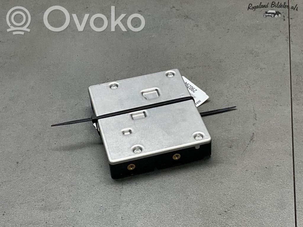 Lexus UX Radio/CD/DVD/GPS head unit 