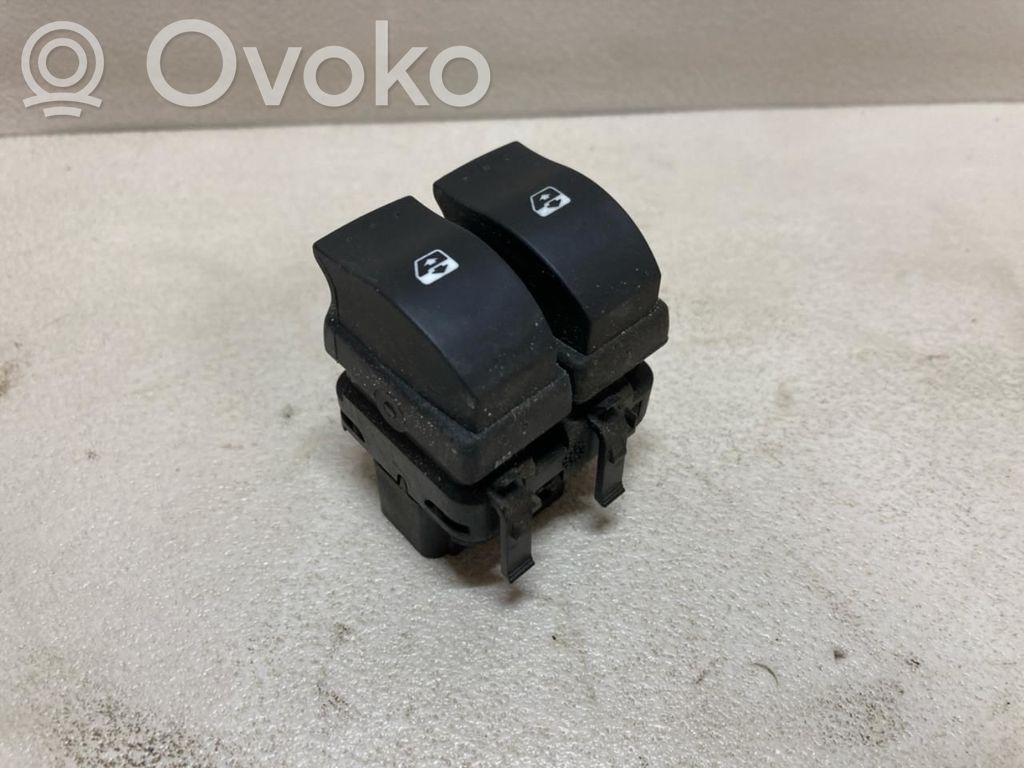 Opel Vivaro Electric window control switch 