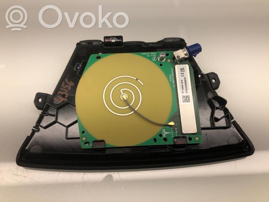 Tesla Model 3 Radion antenni 