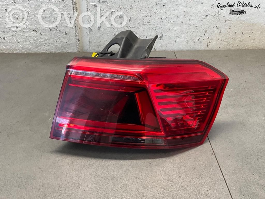 Volkswagen PASSAT B8 Lampa tylna 